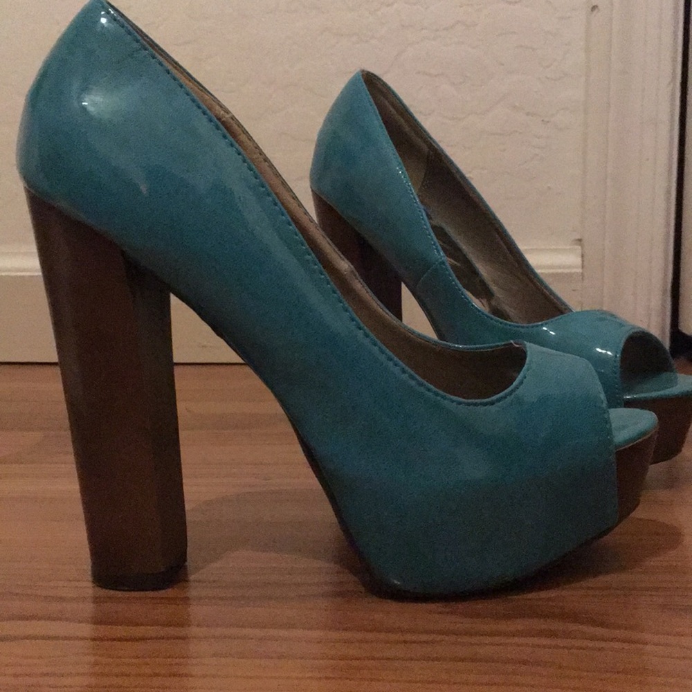 Bebe heels - Picture 3 of 4
